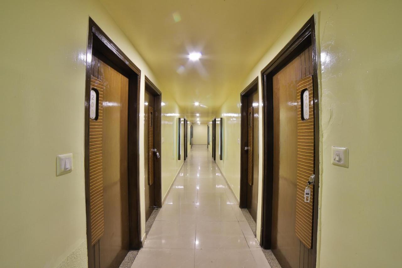 Capital O Kalash Residency Ahmedabad Exterior foto