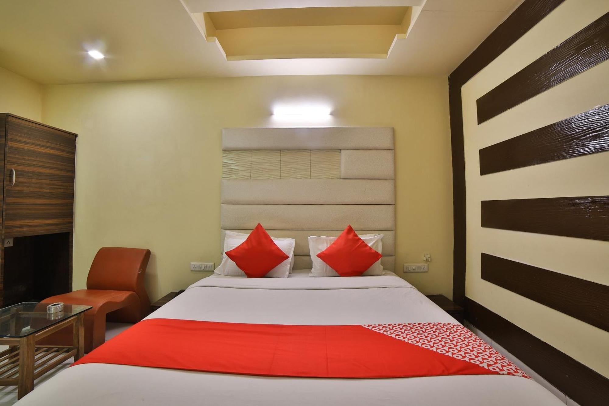 Capital O Kalash Residency Ahmedabad Exterior foto