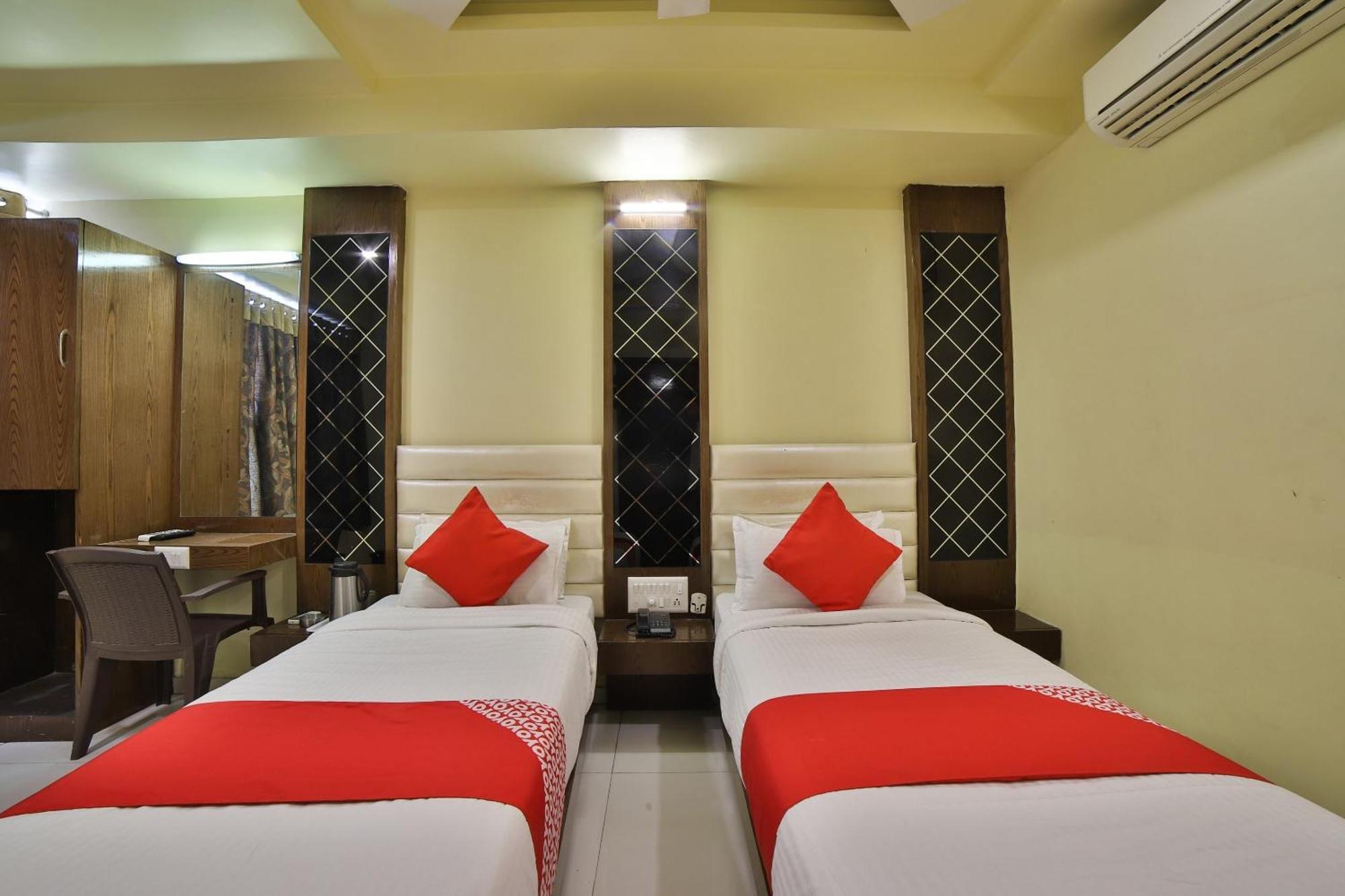 Capital O Kalash Residency Ahmedabad Exterior foto