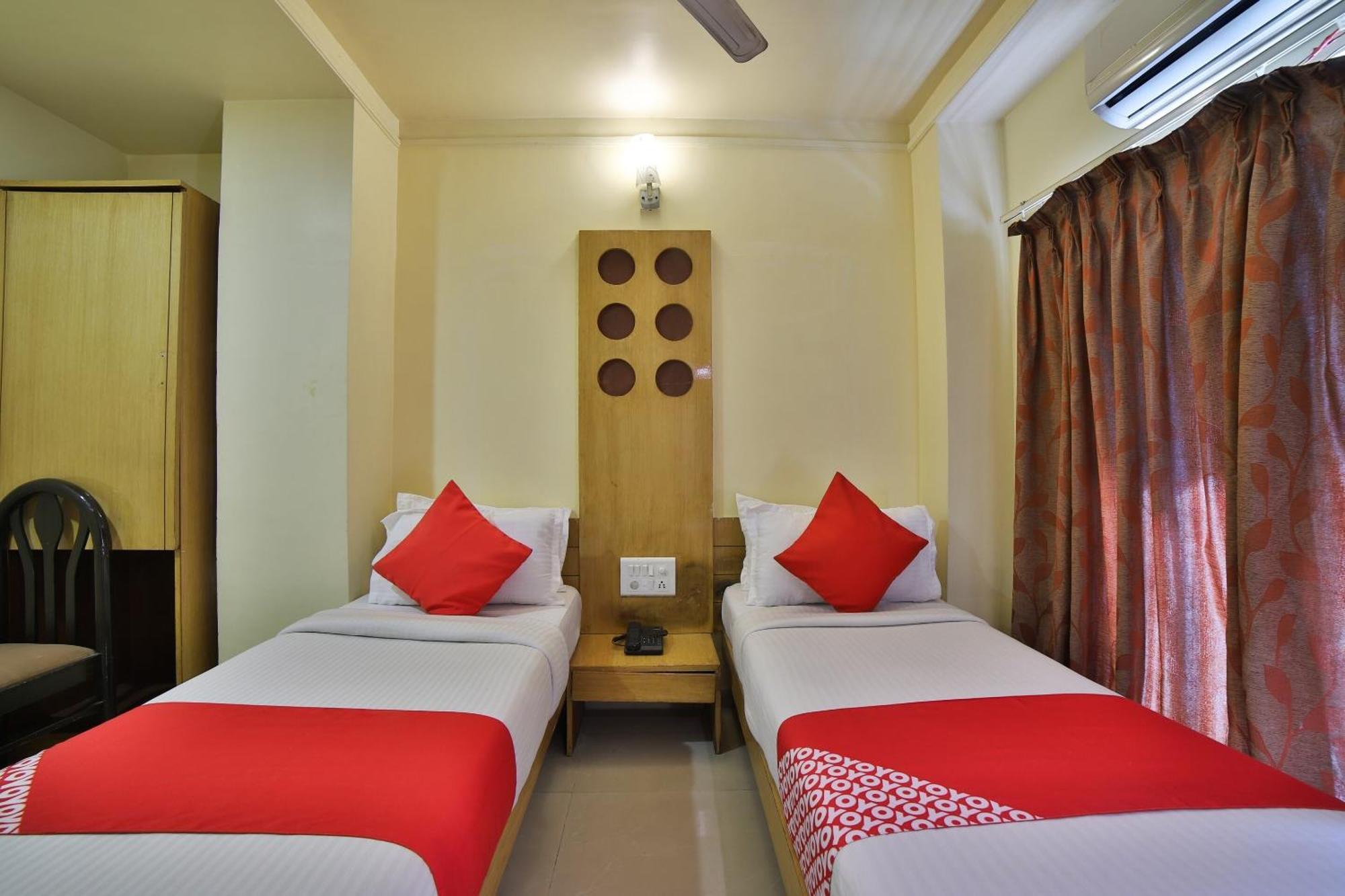 Capital O Kalash Residency Ahmedabad Exterior foto