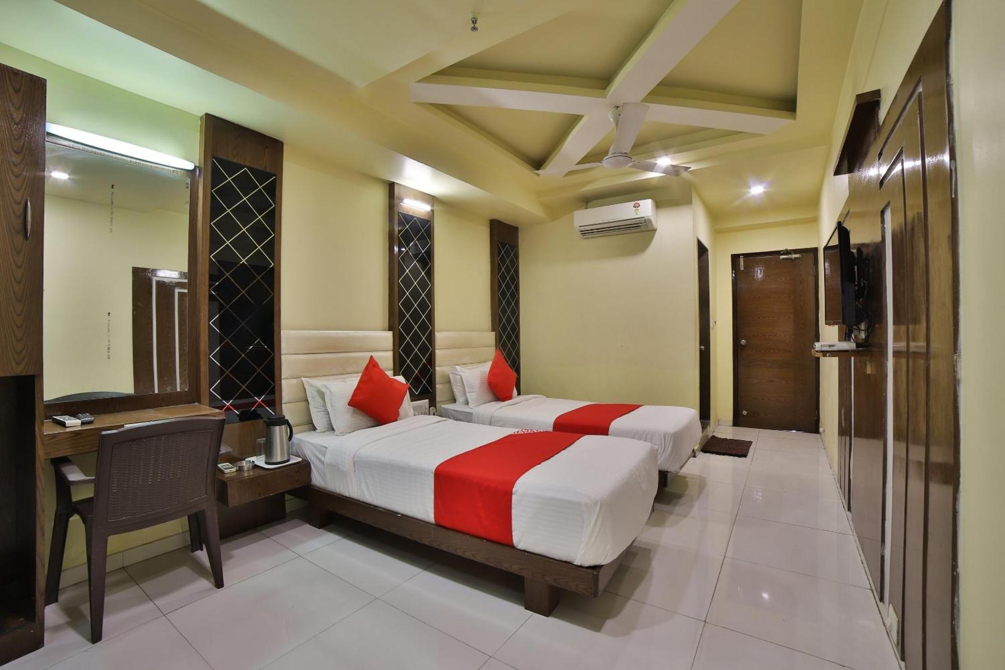Capital O Kalash Residency Ahmedabad Exterior foto